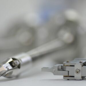 omicron_pincer_grip_ws_HOLDING_PHOTO